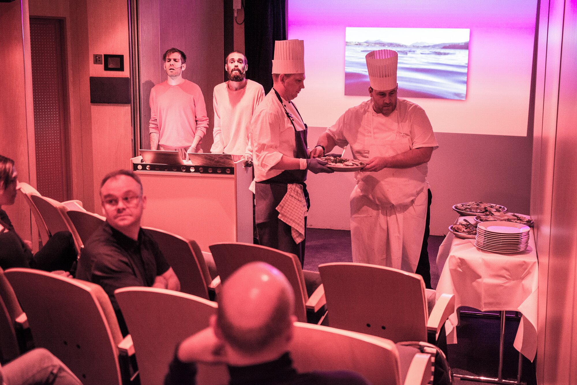 CLIMAVORE: On Tidal Zones. Lecture-performance by Cooking Sections (Daniel Fernández Pascual and Alon Schwabe) during the second edition in 2018.
Photo: Laimonas Puisys