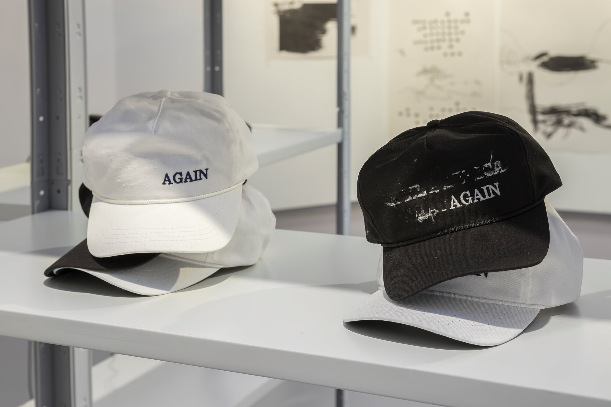 Øvelse (caps) / Exercise (caps), 2017
Five official Make America Great Again classic rope hats - black and white, partially embroidered.
Photo by Øystein Thorvaldsen from the exhibition UTTAK at Tegnerforbundet, Oslo, FEB 2017.
Trond Hugo Haugen / BONO