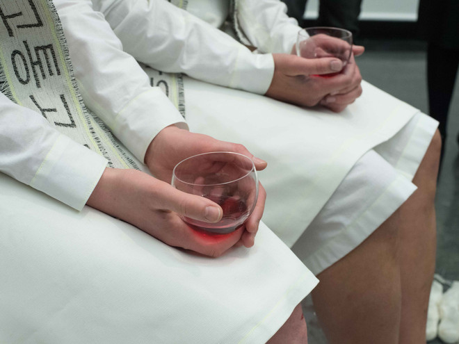 Liljene (Lilies) (2018), performance at Bergen Kunsthall. Photo: Thor Brødreskift

