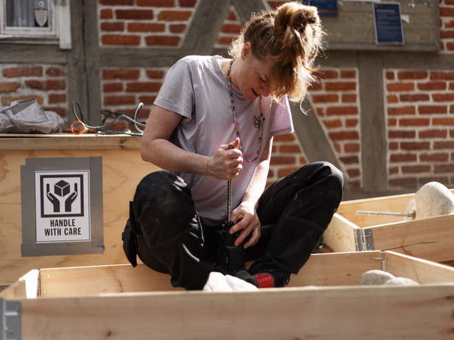 Jennie Bringaker mounting sculptures. Photo: Jan Khür