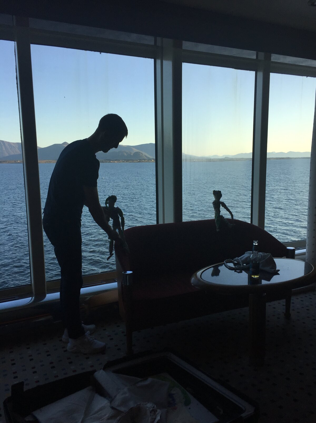 Nils Bech preparing his performance with sculptures by Ida Ekblad.