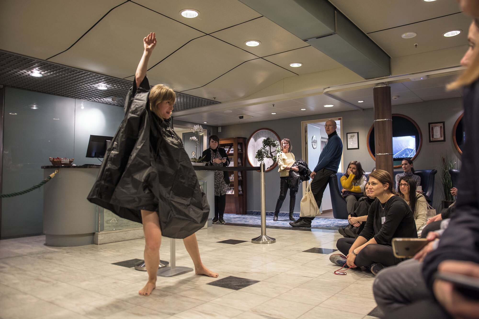 Seeing is Turning (Part 1) by Marhe Ramm Fortun. Photo og Fortun by Laimonas Puisys.