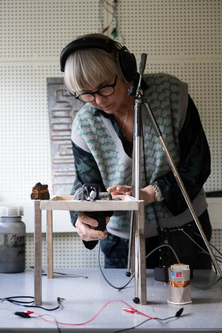 Siri Austeen, studio recording at Velferden. Photo: Hans Edward Hammonds