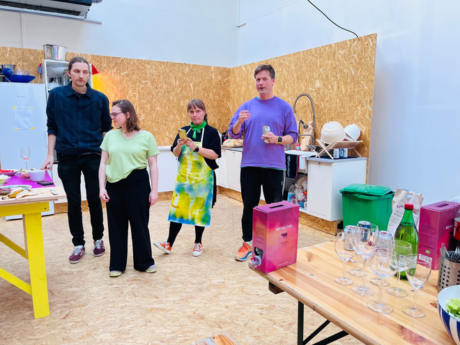 Visiting the unfinished institution in Bergen, cooking pizza and entering studios.