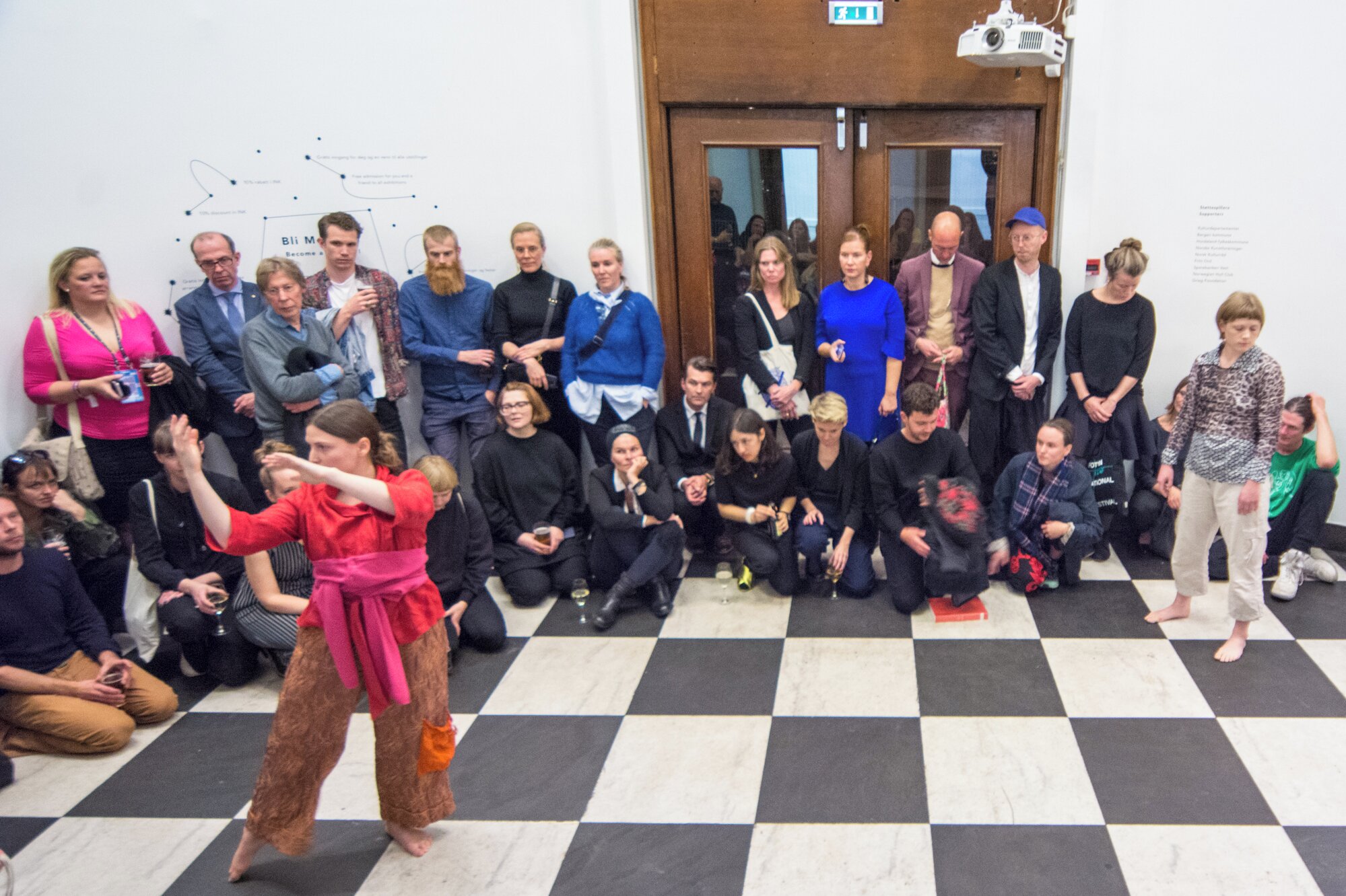 Soft Interlude, performed by Veronica Bruce and Jennie Bergsli at Bergen Kunsthall. Photo: Laimonas Puisys.