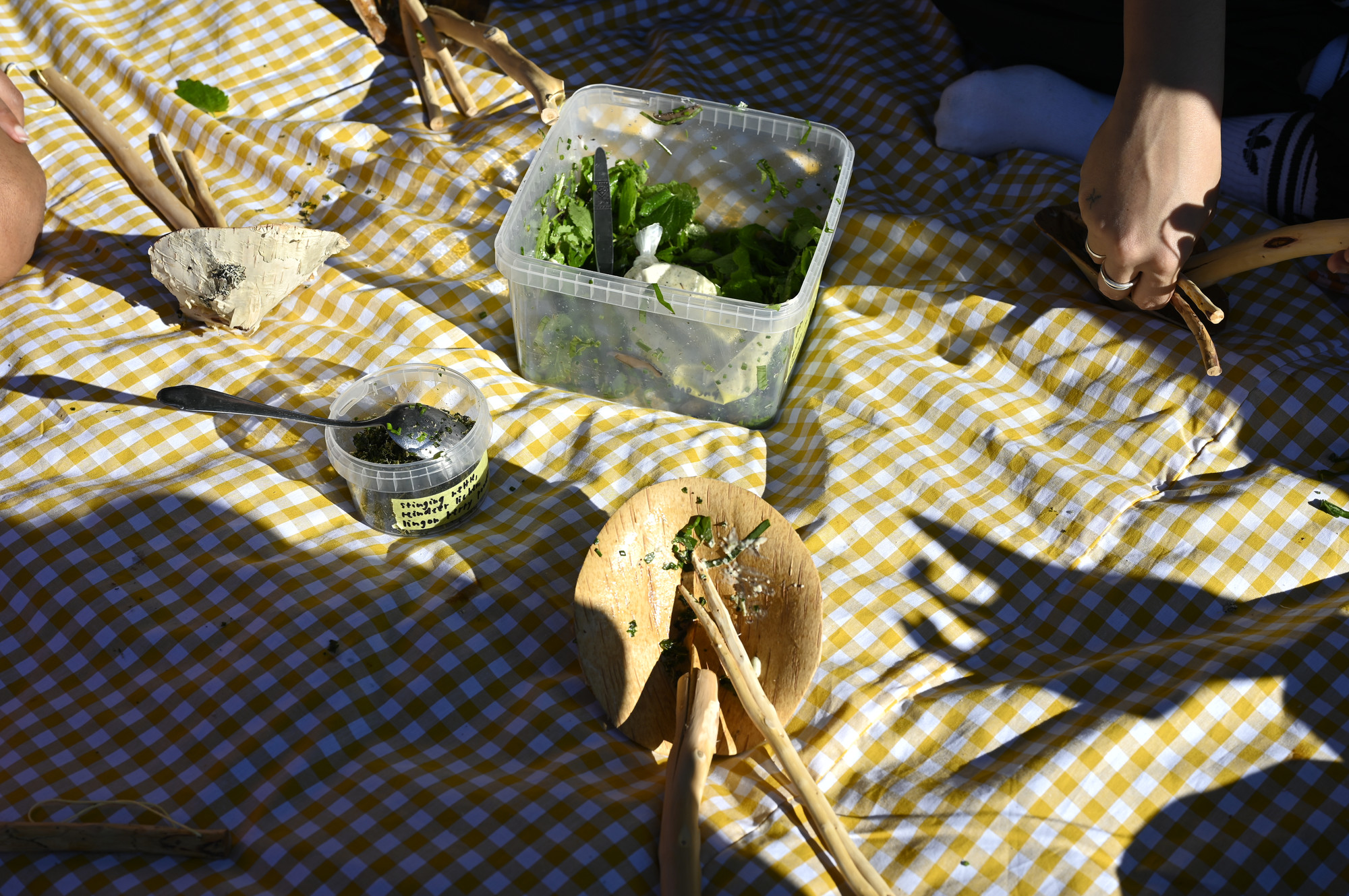 Open mouth, open heart. Performance commissioned by Coast Contemporary for Art on Food, by Kvae & Bark, 2024. Photo by OCA Office for Contemporary Art Norway.