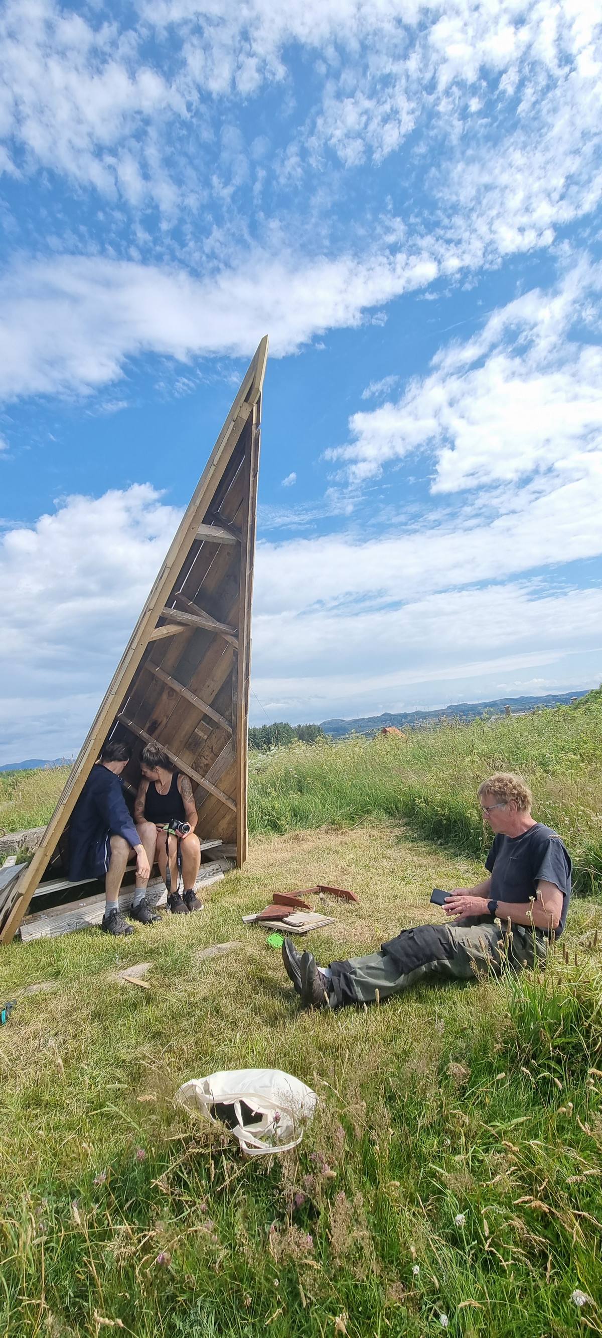 Sulekongen, 2022, Agder Kunstenter, at Lista Fyr (Farsund) for the exhibition 'Habitat'
Repurposed Wood, Sound Installation 5,5 min
- Within the sculpture there is a sound piece telling the story of 'Sulekongen' ('King of Gannets' in English)