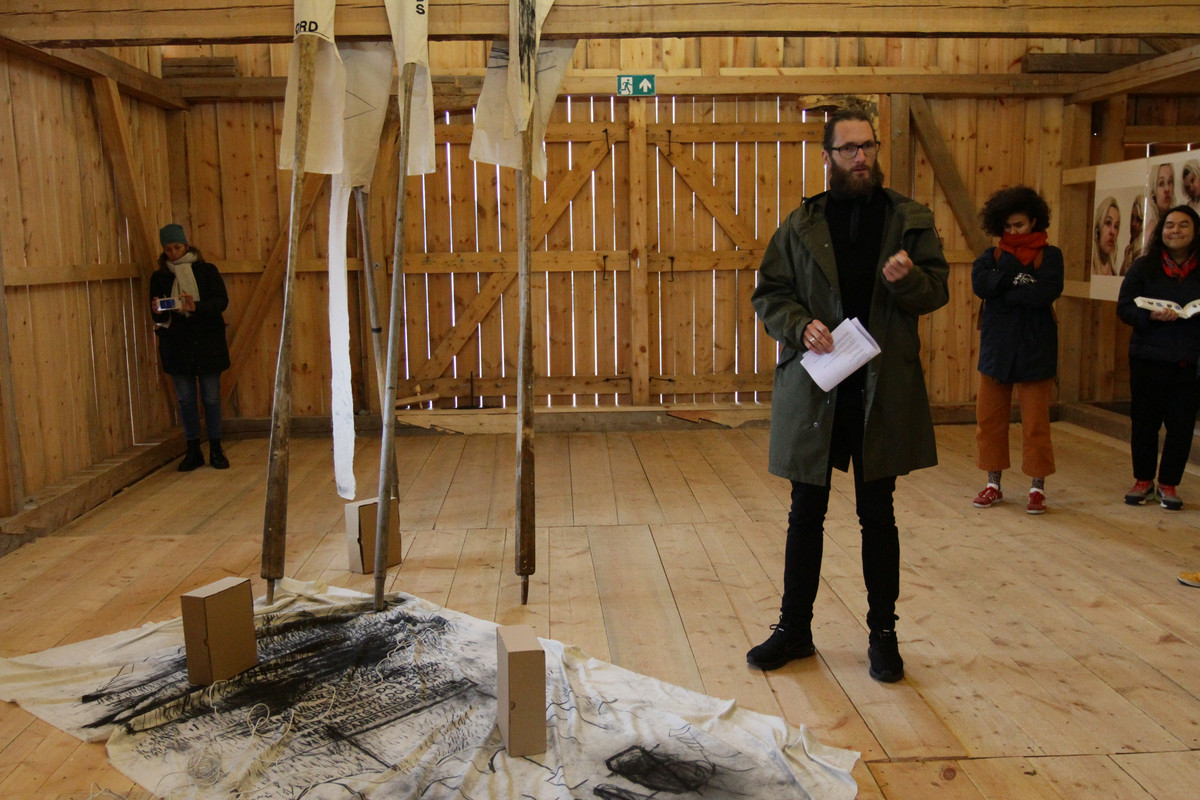 Trond Hugo Haugen presenting his work at Håholmen in Hustadvika. Photo Kobie Nel.