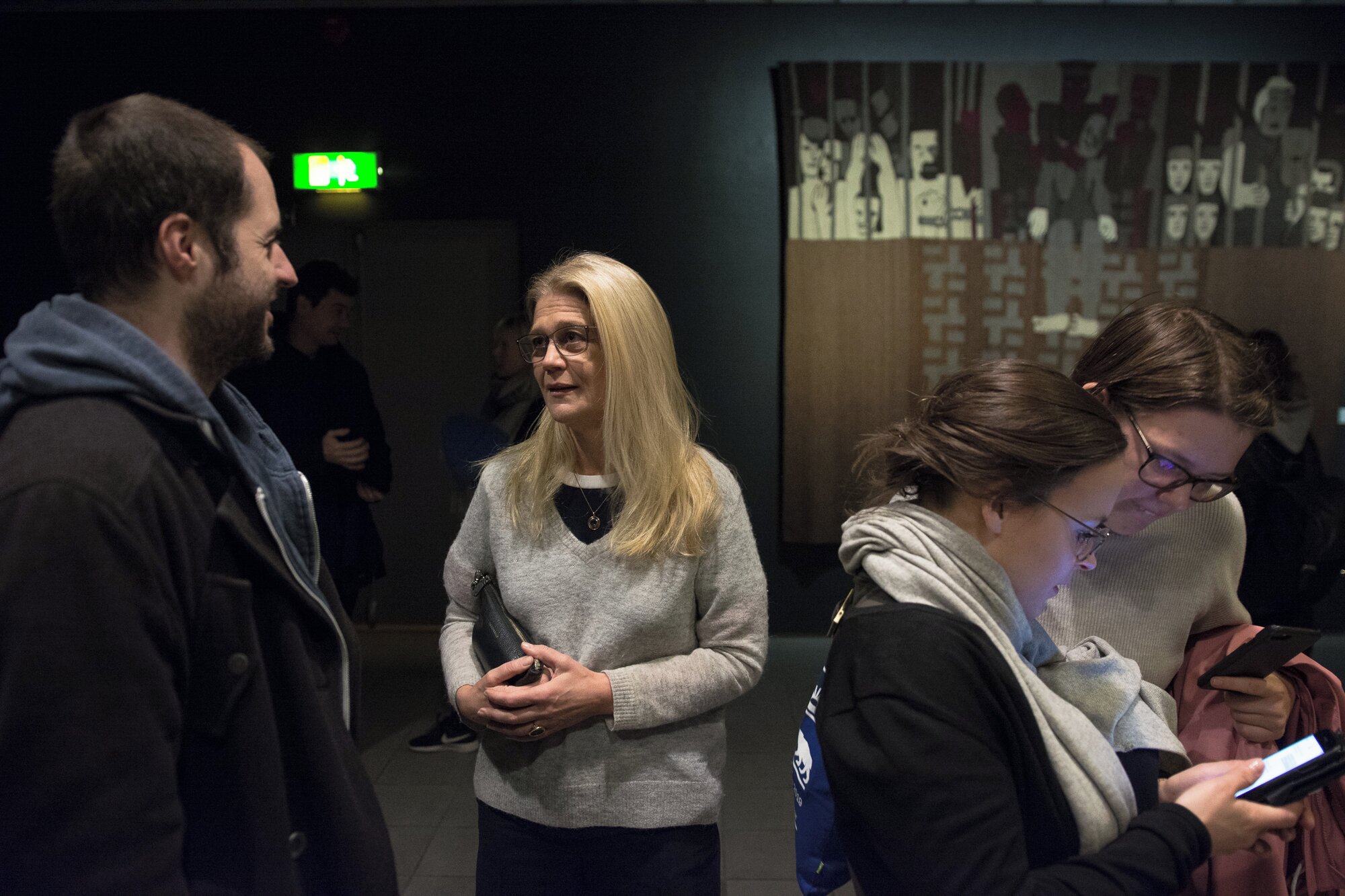 Director of NORLA Margit Valsø in conversation with writer Stefan Mensch at Nordenfjeldske Kunstindustrimuseum. Hannah Ryggens tapestry in the back.