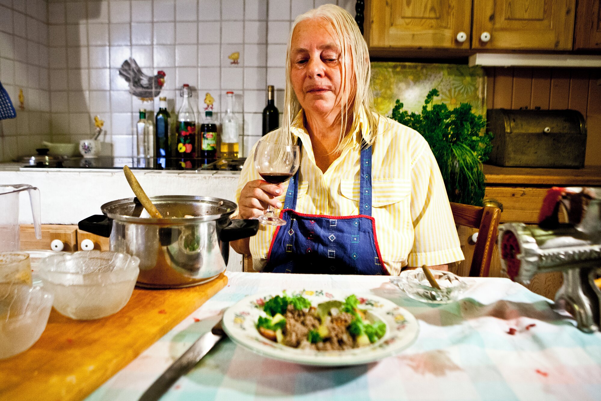 "Hanna Fauske TV", a fictional TV cooking show by Fauske, screened in a cabin at Hurtigruten as a part of her Elik Elk installation. Filmstill by Hanna Fauske.