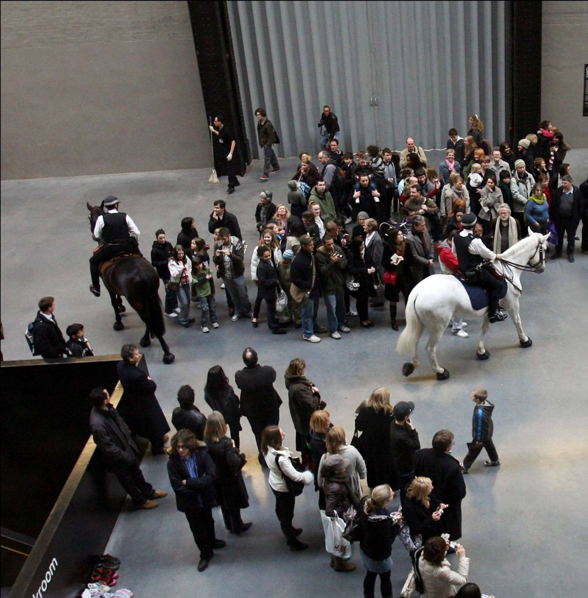 Tania Bruguera Tatlin’s Whisper #5 2008 at Tate Modern © Tania Bruguera
 
