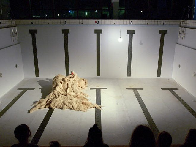 WOOLWALKER. Performance by Marita Isobel Solberg at Alfheim Public Bath. Presented in collaboration with Kurant9000 in Tromsø. Photo: Mihaly Stefanovic.