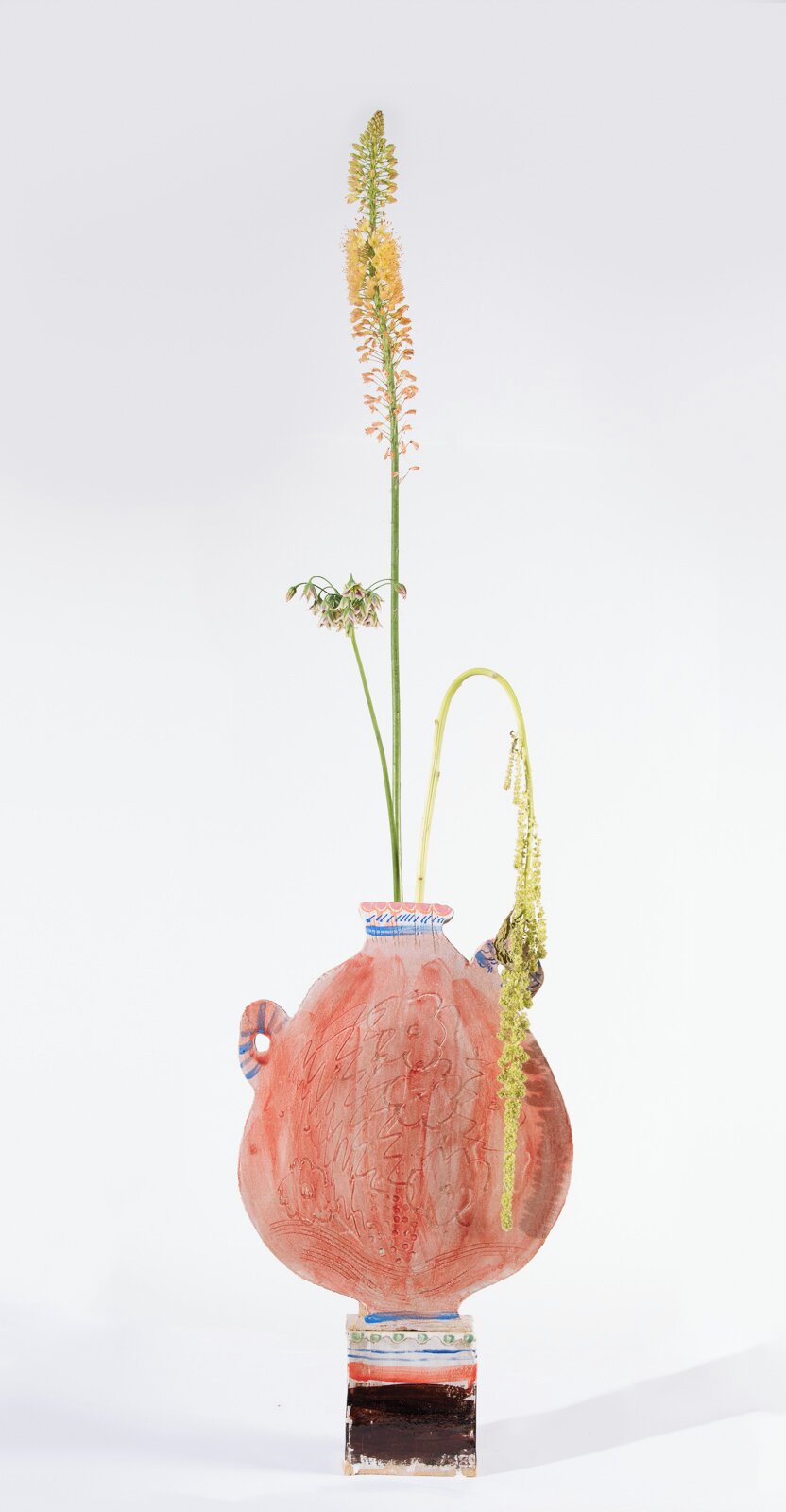 688, Ceramic, high fired glazed porcelain on stoneware, 36.5 x 62.5 x 12 cm, 2019 Photo: Thomas Tveter / Kunstnerforbundet