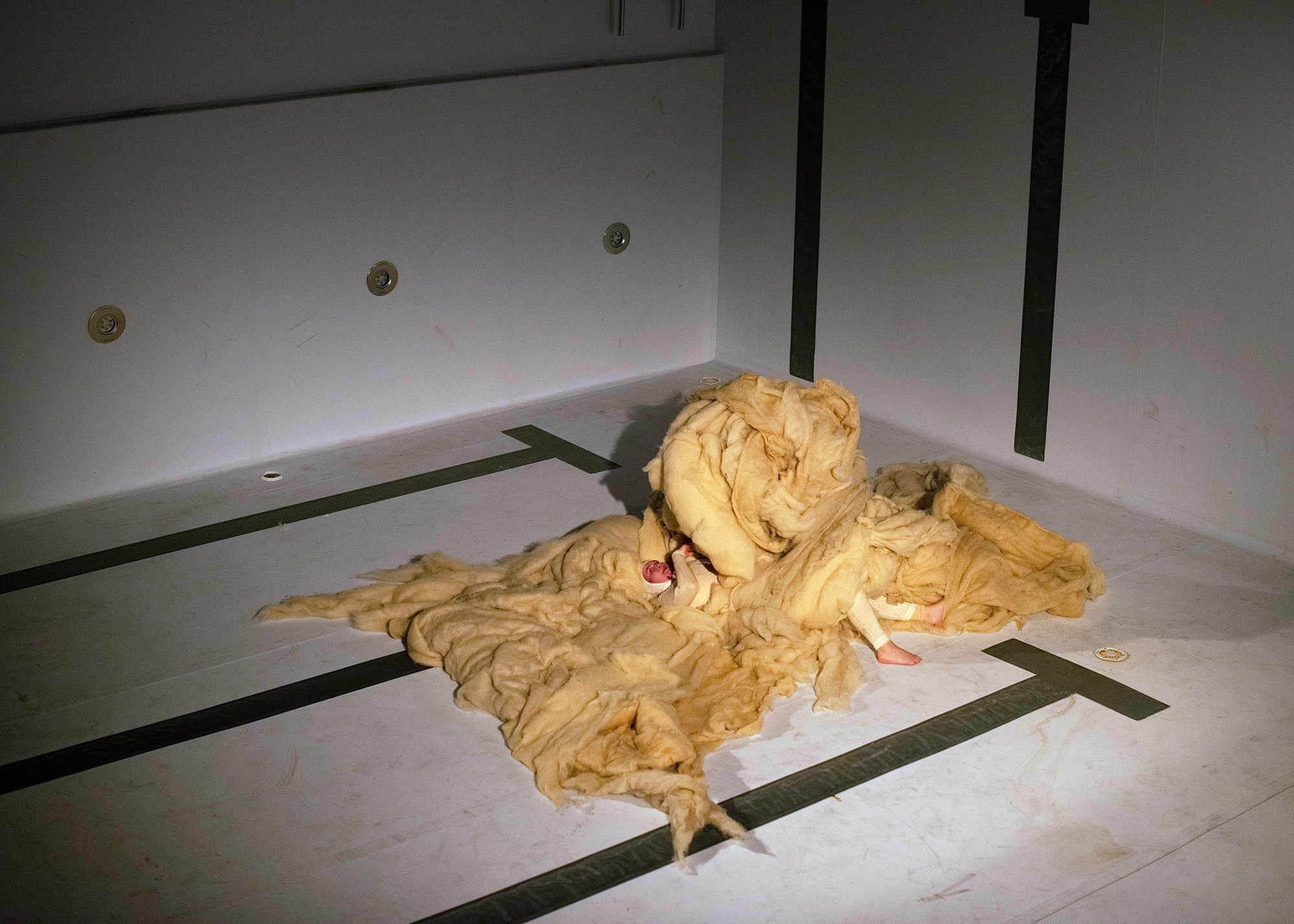 WOOLWALKER - performance by Marita Isobel Solberg at Alfheim Public Bath. Photo: Mihaly Stefanovicz